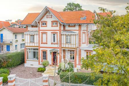PROPRIÉTÉ FAMILIALE D’EXCEPTION DE 260 M² EN VILLE D’HIVER À ARCACHON