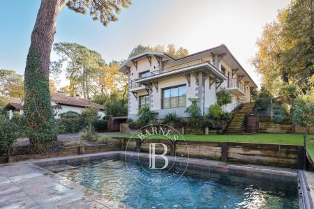 VILLA FAMILIALE AVEC PISCINE DANS LE QUARTIER DE PEREIRE À ARCACHON