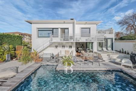 PROPRIÉTÉ CONTEMPORAINE AVEC VUE PANORAMIQUE SUR LE BASSIN À ANDERNOS