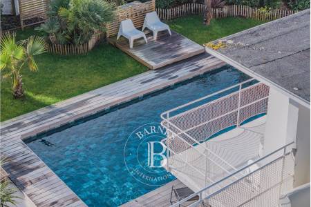 PROPRIÉTÉ CONTEMPORAINE AVEC VUE PANORAMIQUE SUR LE BASSIN À ANDERNOS