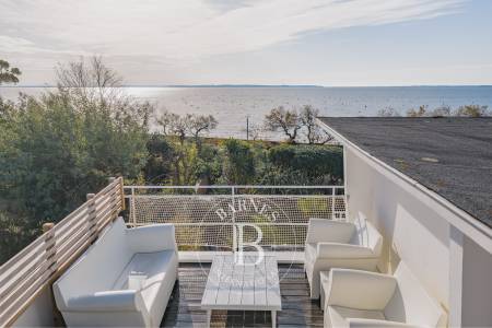 PROPRIÉTÉ CONTEMPORAINE AVEC VUE PANORAMIQUE SUR LE BASSIN À ANDERNOS