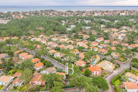 VILLA BASCO LANDAISE RÉNOVÉE AVEC PISCINE DANS LE QUARTIER DES ABATILLES À ARCACHON
