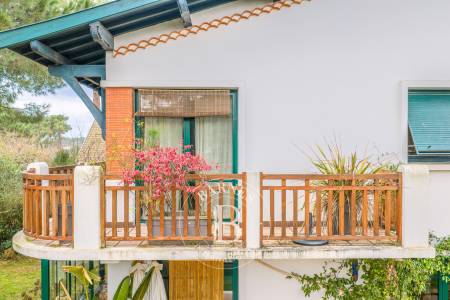 VILLA BASCO LANDAISE RÉNOVÉE AVEC PISCINE DANS LE QUARTIER DES ABATILLES À ARCACHON