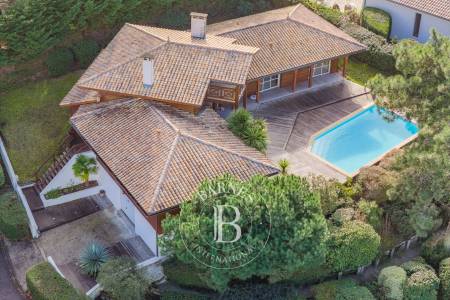 VILLA D’EXCEPTION AU PYLA-SUR-MER AVEC PISCINE ET VUE PANORAMIQUE SUR LE BASSIN