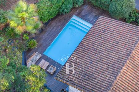 VILLA DE CHARME RÉNOVÉE, AVEC PISCINE, DANS LE QUARTIER DES ABATILLES À ARCACHON