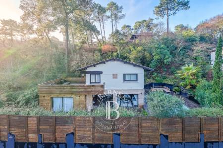 VILLA DE CHARME RÉNOVÉE, AVEC PISCINE, DANS LE QUARTIER DES ABATILLES À ARCACHON