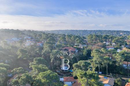 VILLA DE CHARME RÉNOVÉE, AVEC PISCINE, DANS LE QUARTIER DES ABATILLES À ARCACHON