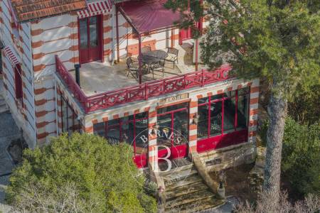 SOMPTUEUSE VILLA HISTORIQUE RÉNOVÉE AVEC PISCINE EN VILLE D’HIVER À ARCACHON