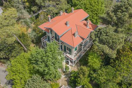 VILLA HISTORIQUE D’EXCEPTION DE 272 M² À RÉNOVER EN VILLE D’HIVER AVEC TERRAIN DE 1300 M²