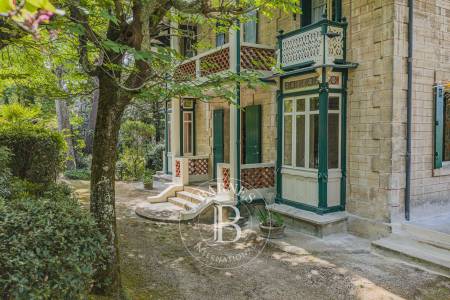VILLA HISTORIQUE D’EXCEPTION DE 272 M² À RÉNOVER EN VILLE D’HIVER AVEC TERRAIN DE 1300 M²