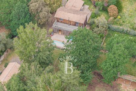 MAISON DE CAMPAGNE AVEC PISCINE ET DEUX STUDIOS INDÉPENDANTS SITUÉE À GUJAN-MESTRAS