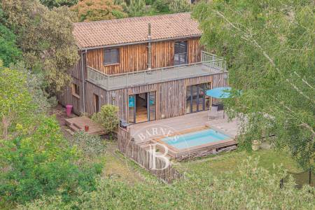 MAISON DE CAMPAGNE AVEC PISCINE ET DEUX STUDIOS INDÉPENDANTS SITUÉE À GUJAN-MESTRAS