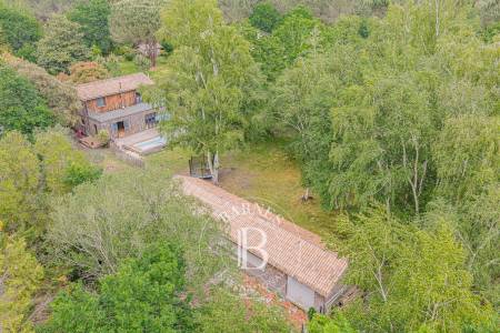 MAISON DE CAMPAGNE AVEC PISCINE ET DEUX STUDIOS INDÉPENDANTS SITUÉE À GUJAN-MESTRAS