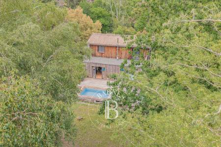 MAISON DE CAMPAGNE AVEC PISCINE ET DEUX STUDIOS INDÉPENDANTS SITUÉE À GUJAN-MESTRAS