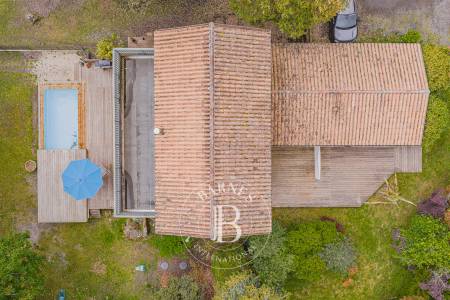MAISON DE CAMPAGNE AVEC PISCINE ET DEUX STUDIOS INDÉPENDANTS SITUÉE À GUJAN-MESTRAS