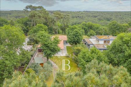 VILLA DE PLAIN-PIED AVEC VUE SUR LE BASSIN ET PISCINE AU PYLA-SUR-MER