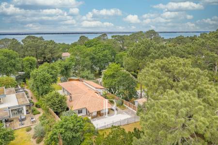 VILLA DE PLAIN-PIED AVEC VUE SUR LE BASSIN ET PISCINE AU PYLA-SUR-MER