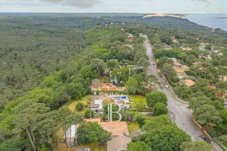 VILLA DE PLAIN-PIED AVEC VUE SUR LE BASSIN ET PISCINE AU PYLA-SUR-MER