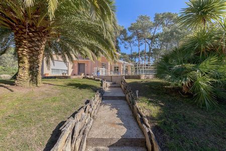 GRANDE VILLA FAMILIALE AVEC PISCINE A VENDRE PYLA SUR MER
