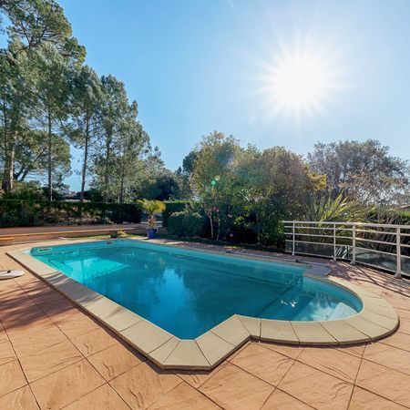 VILLA AVEC PISCINE PLEIN SUD JARDIN BOISÉ AU CALME A VENDRE PYLA 33115