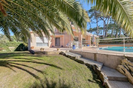 A VENDRE AU CALME GRANDE VILLA DE 8 PIECES PYLA SUR MER