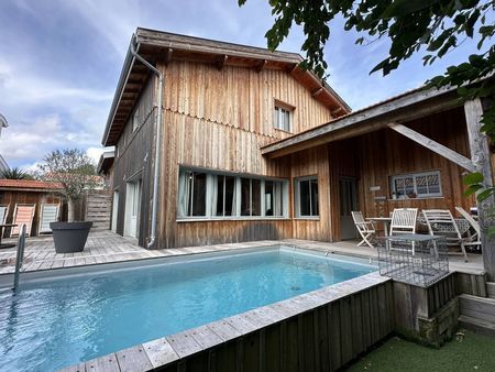 ENSEMBLE DE DEUX VILLAS AU CENTRE D'ANDERNOS