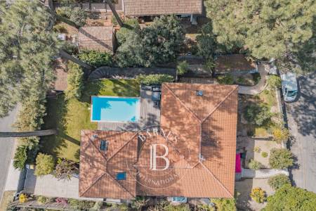 EXCEPTIONNELLE PROPRIÉTÉ AVEC PISCINE ET PROCHE PLAGE, AU PYLA-SUR-MER