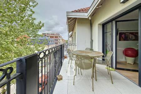 T3 Barnes Arcachon avec vue sur la place des Marquises