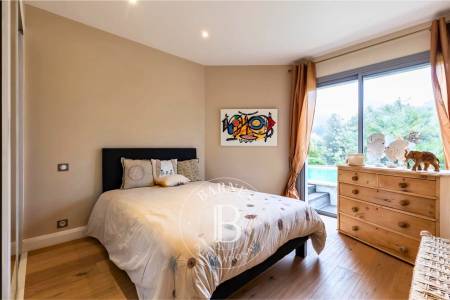 ÉLÉGANTE VILLA FAMILIALE DE 162 M² AVEC PISCINE ET JARDIN AU PYLA-SUR-MER