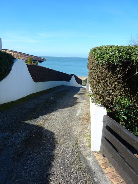 BELLE VILLA À VENDRE DANS UN PARC PRIVÉ AU PYLA SUR MER