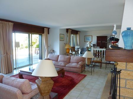 VILLA DE BORD DE PLAGE À VENDRE AU PYLA