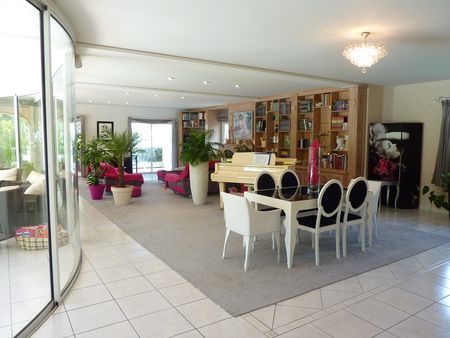 A VENDRE ARCACHON VILLA HAUT DE GAMME AVEC PISCINE À DÉBORDEMENT