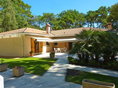 BARNES BASSIN D'ARCACHON VOUS PROPOSE CETTE GRANDE VILLA AVEC PISCINE CHAUFFÉE, 400 M2 HABITABLES, GARAGE 4 VOITURES