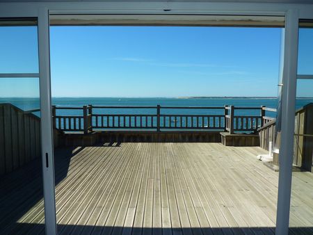 À vendre EN PREMIÈRE LIGNE, Pyla sur mer, Villa en bois avec terrasses et deck vue mer, Cap Ferret et Dune du Pilat, architecture dans l'esprit Bassin