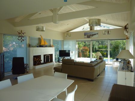 villa à vendre avec cinq chambres à Arcachon 33120 près de la plage
