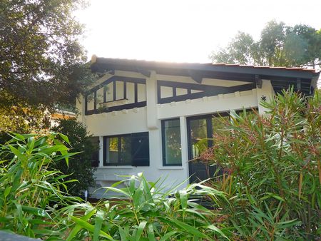 CHARMANTE PETITE VILLA IDÉALEMENT PLACÉE QUARTIER DU MOULLEAU 33120 ARCACHON