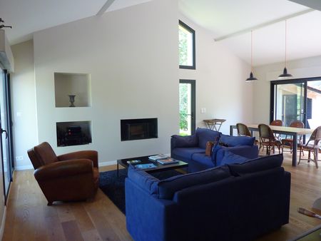 A VENDRE ARCACHON SECTEUR DES ABATILLES MAISON ENTIÈREMENT RÉNOVÉE