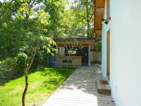 A VENDRE VILLA ENTIÈREMENT RENOVEE AVEC 4 CHAMBRES ET PISCINE, GRANDE TERRASSE EN BOIS QUARTIER DES ABATILLES ARCACHON