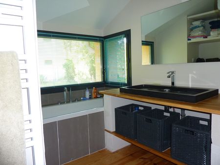 MAISON À VENDRE DANS UN QUARTIER CALME ET BOIS É DES ABATILLES À ARCACHON - EXCELLENT ÉTAT - RÉNOVATION DE 2013