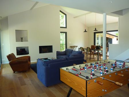 VILLA À VENDRE AVEC BELLE PIÈCE DE VIE,  RÉNOVATION TRÈS ACTUELLE - 4 CHAMBRES - 950 M2 DE TERRAIN ET PISCINE - QUARTIER DES ABATILLES ARCACHON