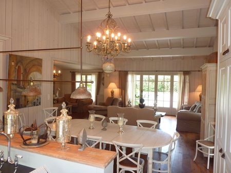 A VENDRE, VILLA DE PRESTIGE AVEC 6 CHAMBRES, PISCINE, DANS L'UN DES QUARTIERS LES PLUS RECHERCHÉS DU PYLA SUR MER