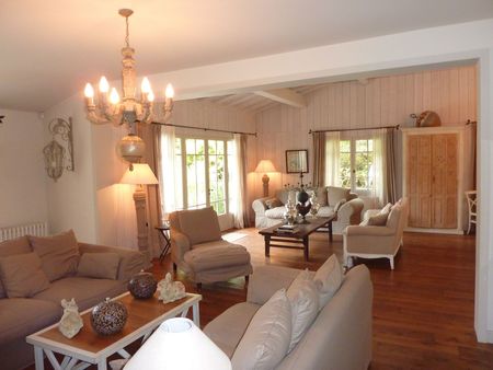 A VENDRE, MAGNIFIQUE VILLA À LA DÉCORATION DE QUALITÉ, EMPLACEMENT EXCEPTIONNEL EN SECONDE LIGNE DE LA MAGNIFIQUE PLAGE DU PYLA SUR MER