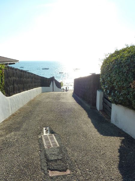 PYLA SUR MER, PARC DES BRISANTS, À VENDRE VILLA DE PLAIN PIED AVEC PISCINE ACCÈS DIRECT À LA MER PAR CHEMIN PRIVÉ