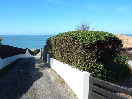 PYLA SUR MER, VILLA À VENDRE DANS UN DOMAINE AVEC TENNIS ET ACCÈS DIRECT À LA PLAGE