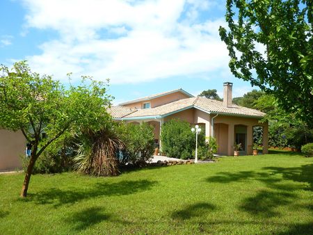 A VENDRE PYLA SUR MER DANS LE TRES RESIDENTIEL DOMAINE DE LA FORET UNE VILLA CONTEMPORAINE