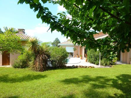 BARNES PYLA PROPOSE À LA VENTE UNE VILLA CONTEMPORAINE DE 4 CHAMBRES AVEC PISCINE SITUÉE AU DOMAINE DE LA FORET 33115 PYLA SUR MER