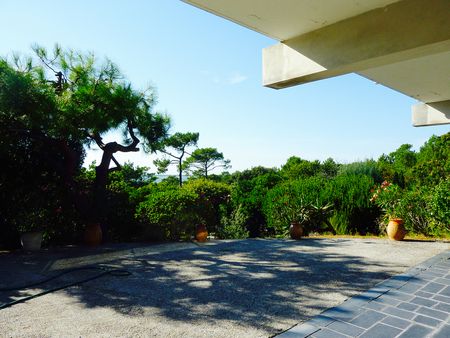 VILLA D'ARCHITECTE À VENDRE AVEC VUE DE REVE SUR LE BASSIN D'ARCACHON