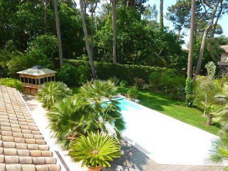 VILLA DE PRESTIGE AVEC PISCINE PÉREIRE