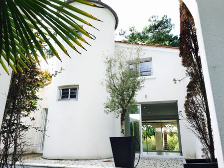 Villa contemporaine de 300 m2 à acheter au PYLA SUR MER
