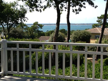 Situation d'exception face au Bassin d'Arcachon, villa en bois